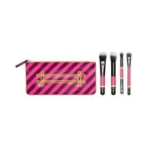 Mac Nutcracker Sweet / Mineralize Brush Kit Sivellinsetti